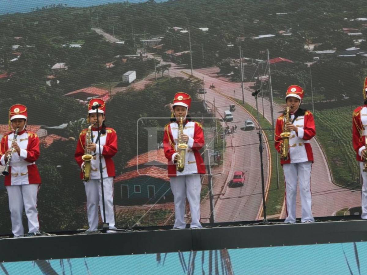 Así fue el show folclórico de Villa de las Niñas en el Estadio Nacional