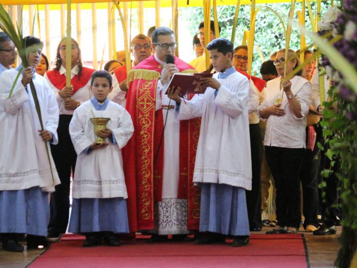 Con palmas, fe, curas expulsados y prohibiciones del régimen de Ortega, Nicaragua inicia Semana Santa Con palmas, fe, curas expulsados y prohibiciones del régimen de Ortega, Nicaragua inicia Semana Santa