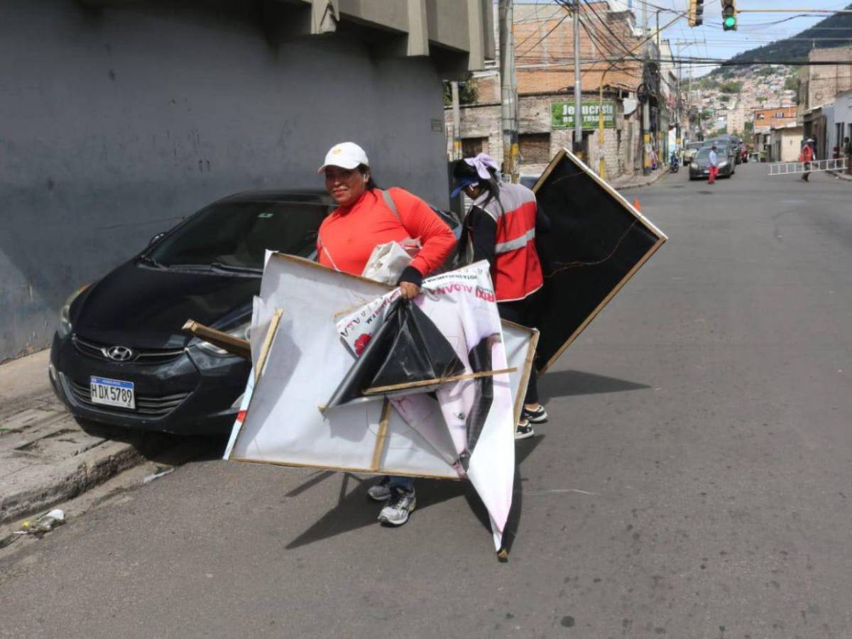 Cárteles de políticos ya están siendo retirados de las calles de la capital