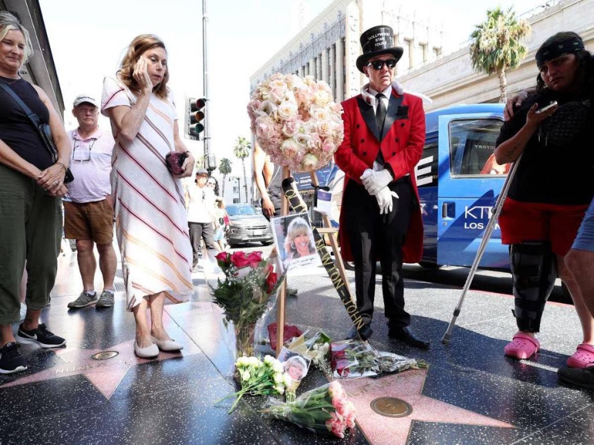 Actores, amigos y fans de ‘Grease’ rinden homenaje a Olivia Newton-John