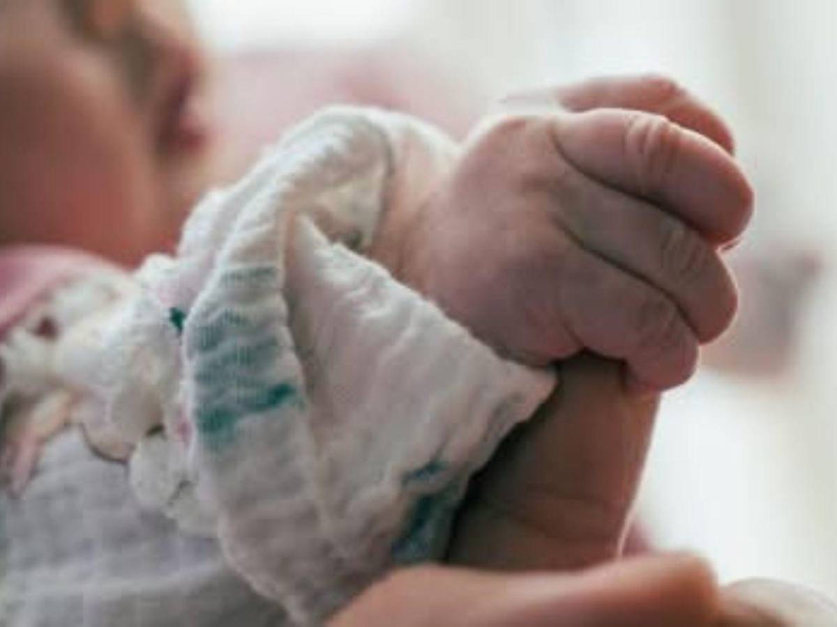 Empresa indemnizará a madre tras negar teletrabajo en embarazo de alto riesgo; perdió el bebé