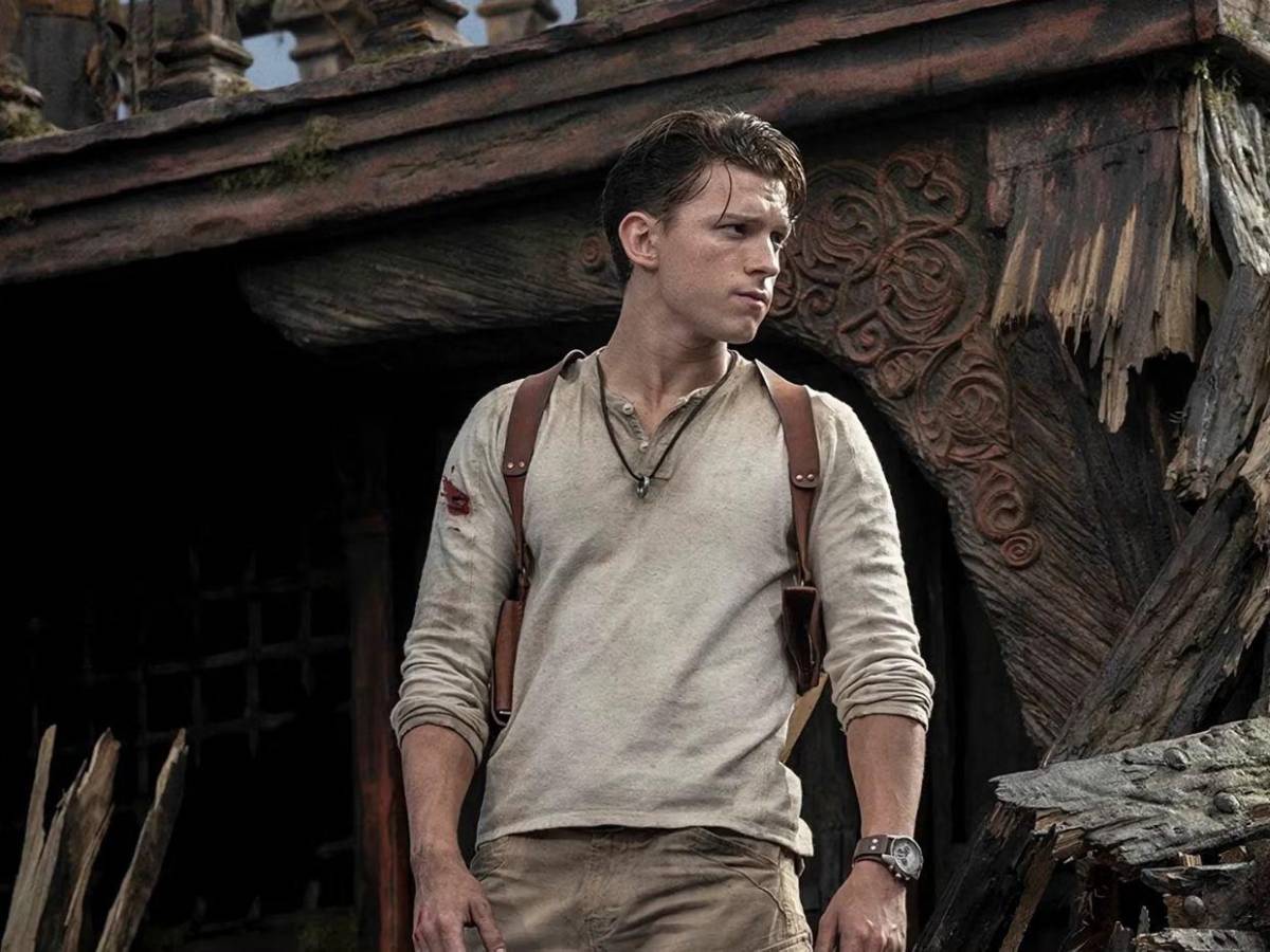 Tom Holland coquetea con la idea de ser James Bond