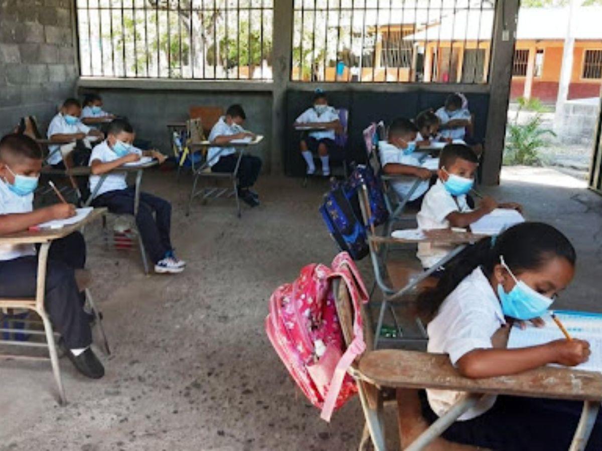 El golpe del 28J: la lectura obligatoria en las escuelas impuesta por el gobierno, ¿de qué trata?