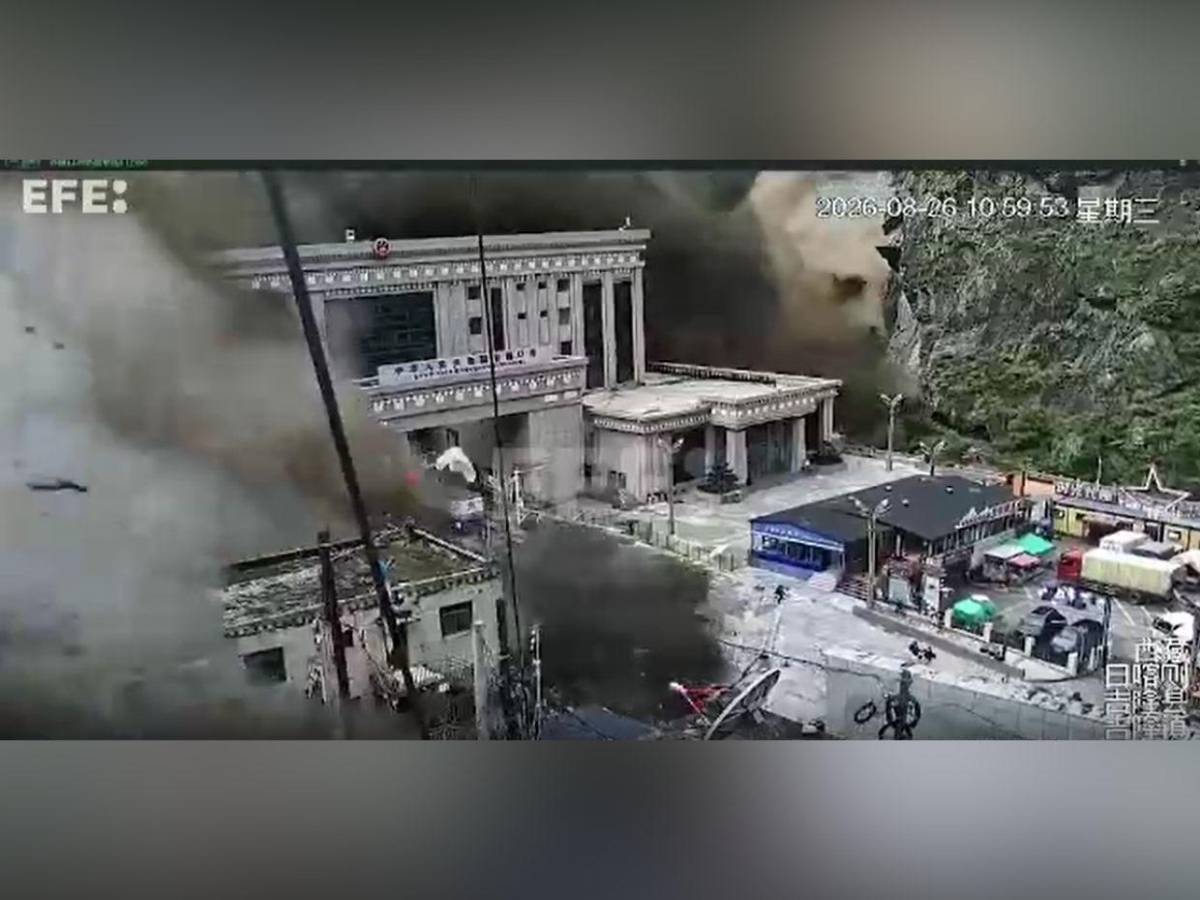 Casi 100 muertos y más de 700 desaparecidos: el desastre de la riada en Nepal
