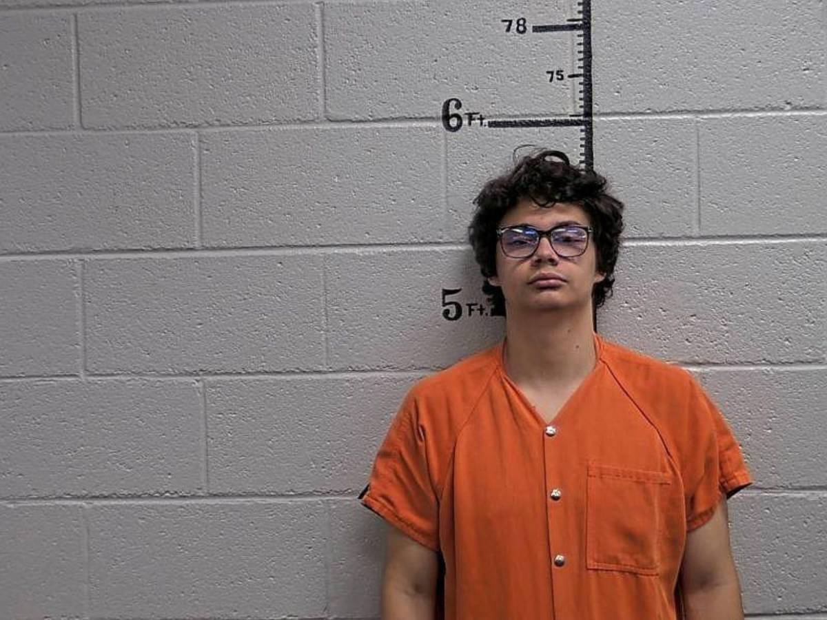 Madre fue asesinada por su propio hijo mientras su esposo observaba en Tennessee; ambos la incineraron