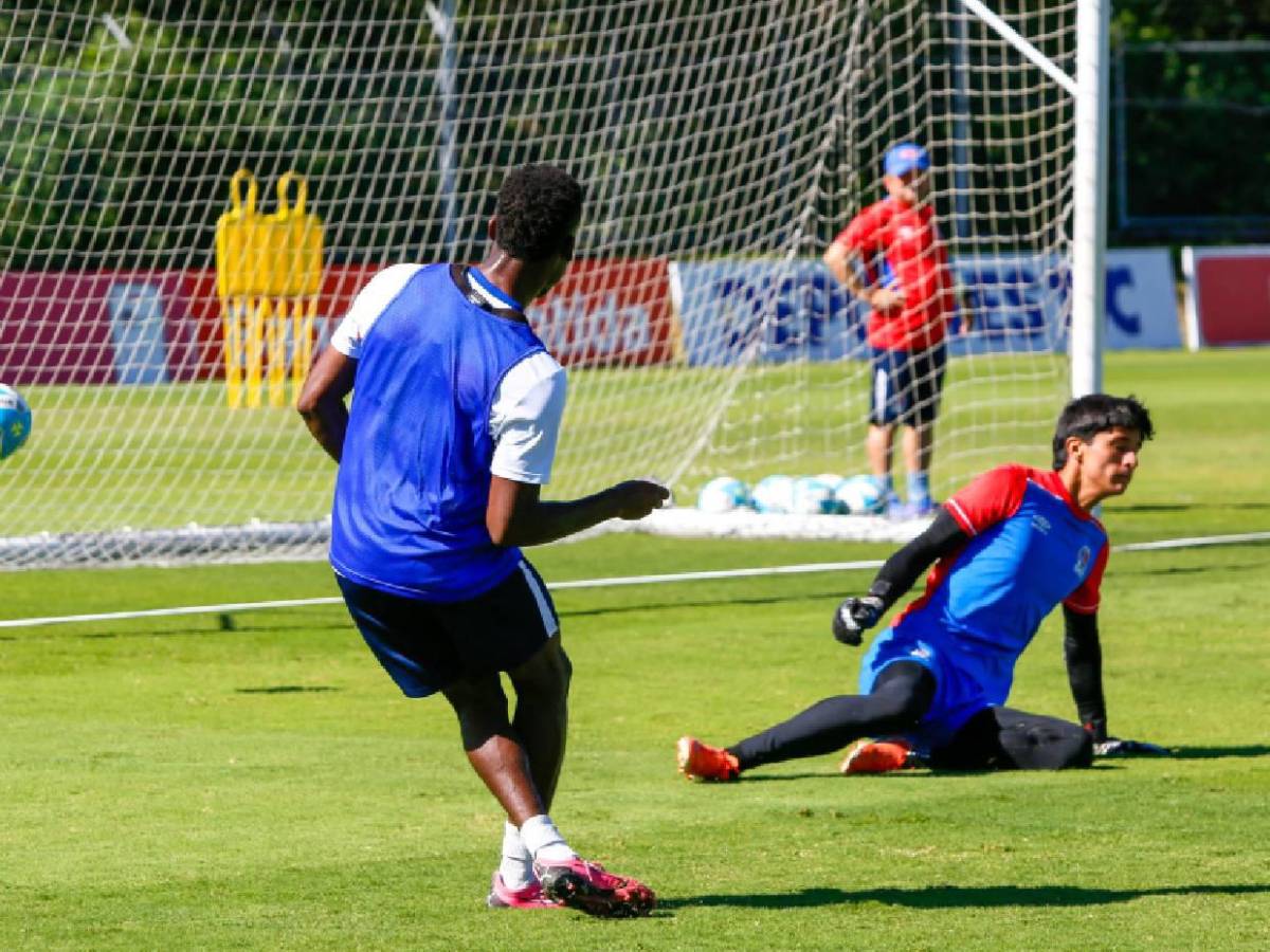 Fichajes: Legionario queda sin equipo, Olimpia perderá a dos extranjeros y volante a Motagua