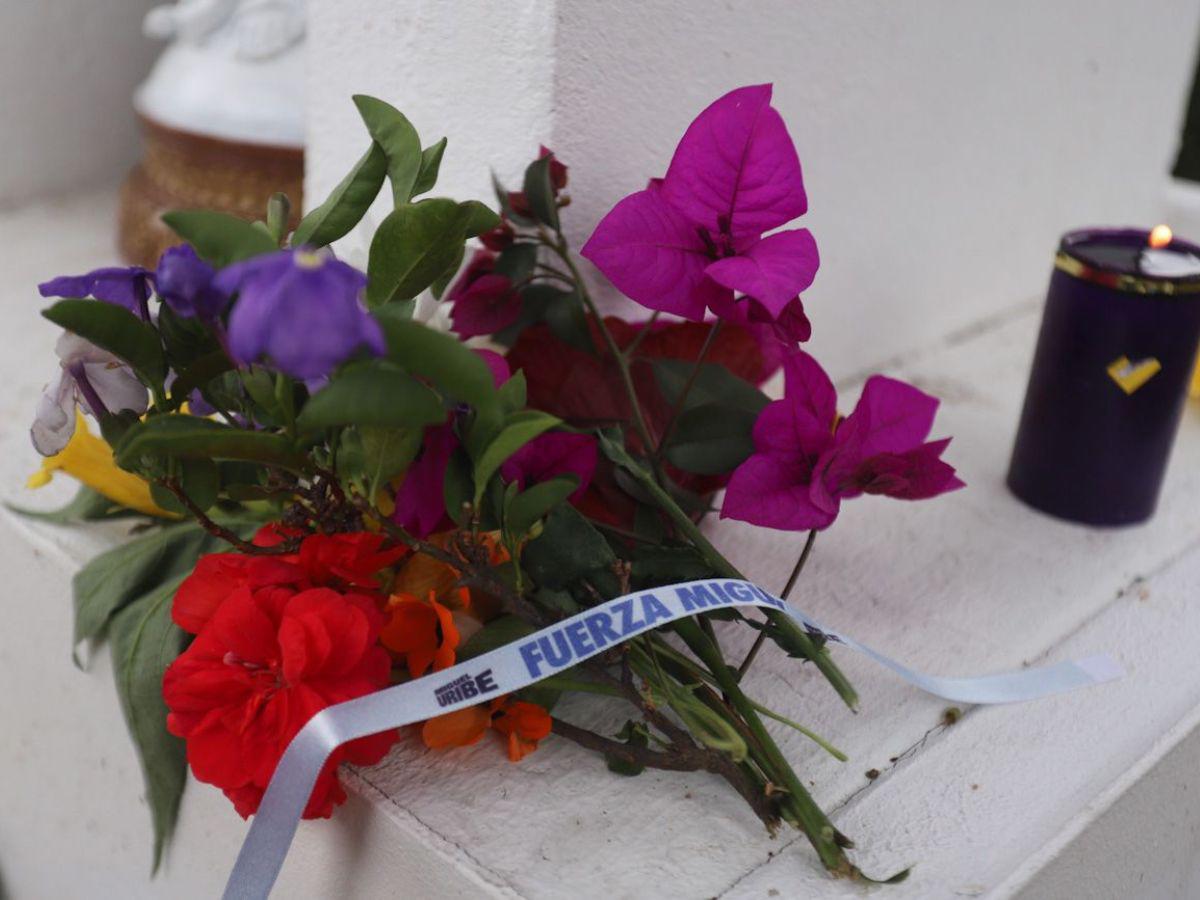 Flores, velas y unidad: Bogotá rinde homenaje a Miguel Uribe Turbay