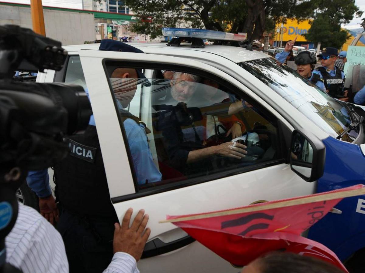 Apoderándose de los portones, colectivos de Libre impiden entrega de ofertas para TREP