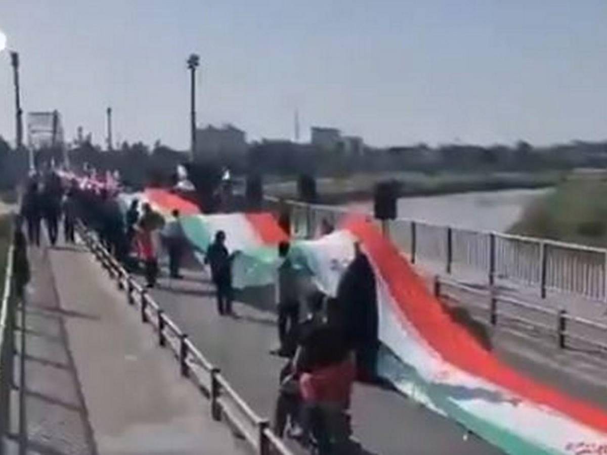 Hasta niños forman cadenas humanas ante amenaza de Trump: morirá toda una civilización