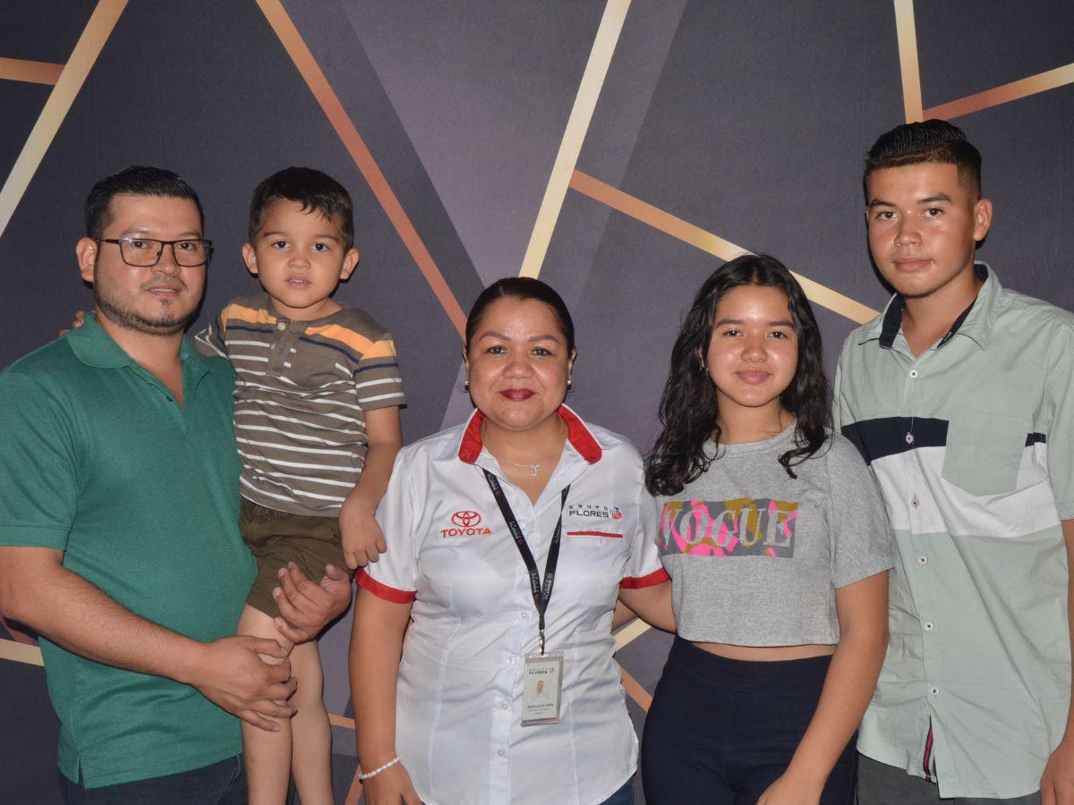 EduardoEnrique, Santiago Enrique, Yulissa Girón, Milagros Giron y Cristian Escoto.