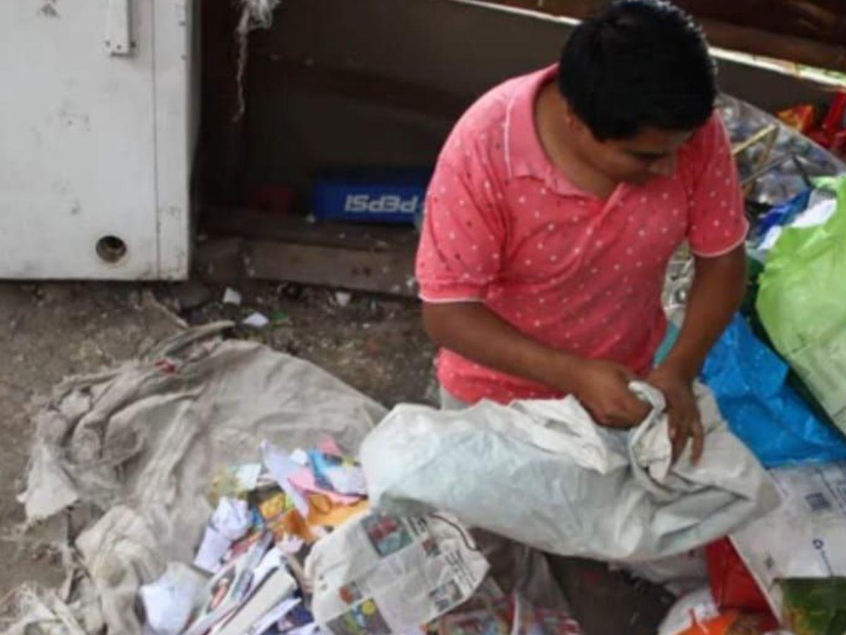 Marbin se encargaba de separar los desechos. Es así como apartaba para sí mismo los diferentes libros que encontraba, pues él valora que la lectura aporta para que las sociedades sean pensantes.