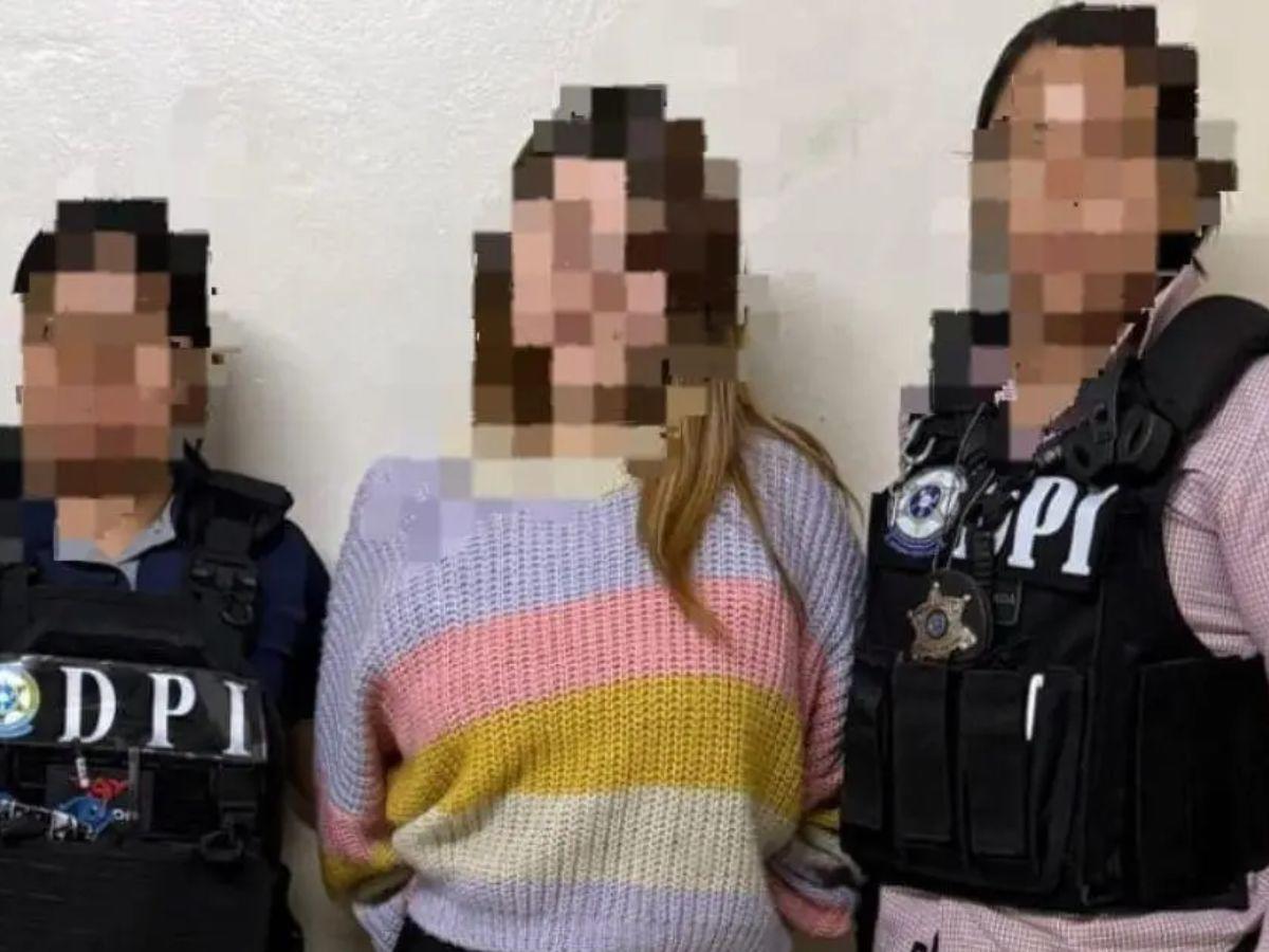 Roger y Kimberly, pareja acusada de abusar de menor en una pijamada, van a audiencia inicial