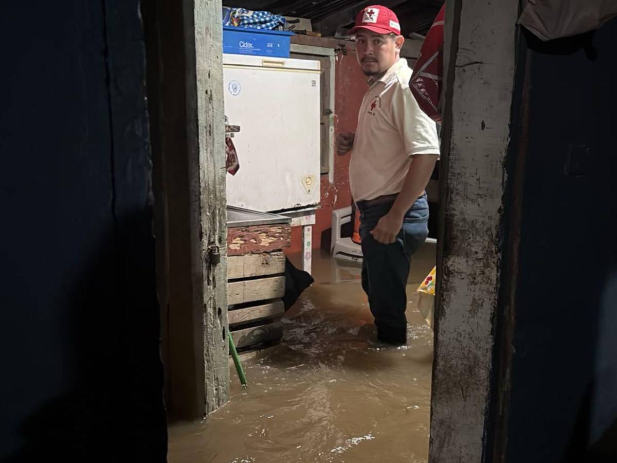 Fuertes lluvias dejan inundaciones y decenas de evacuados en Quimistán, Santa Bárbara