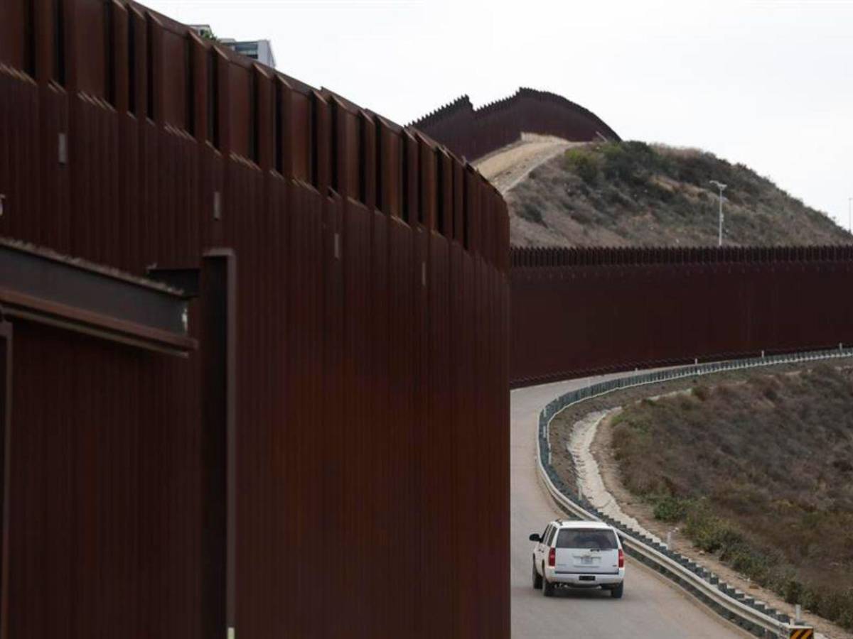 ¿En qué consiste la política de “deportaciones rápidas” de Trump?