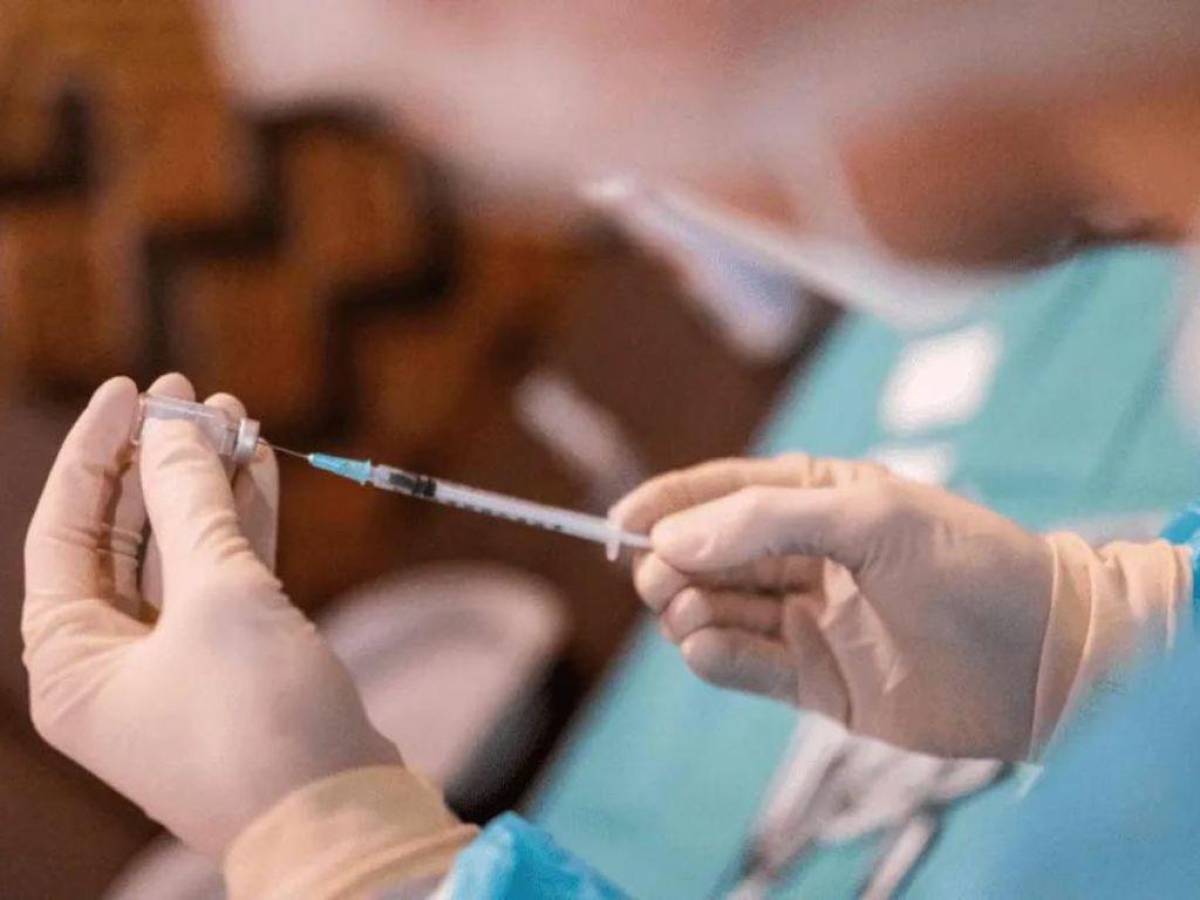 Unión Europea compra más vacunas tras aumento de casos de viruela del mono
