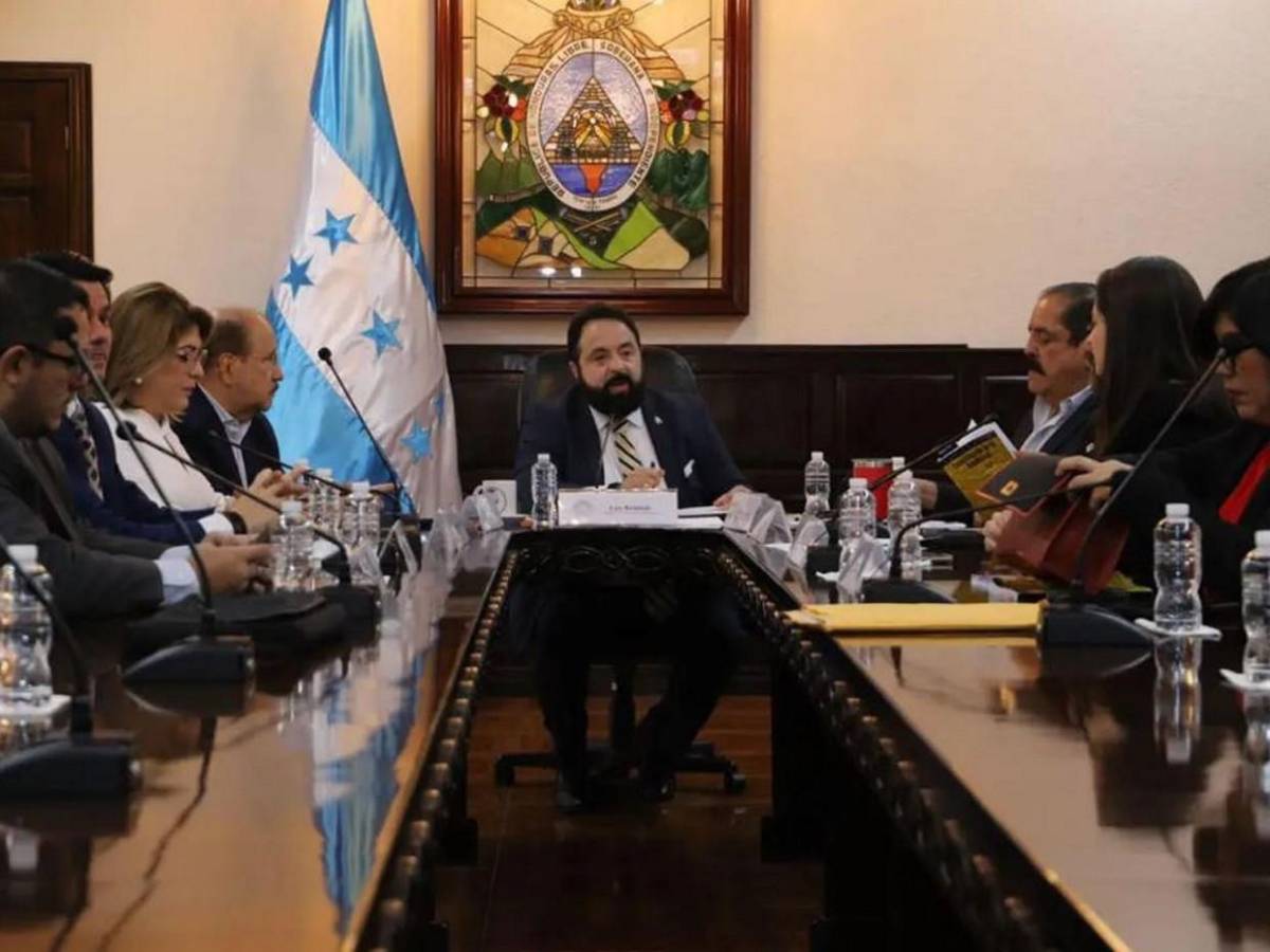 Tres claves para entender qué delitos habría cometido la comisión permanente