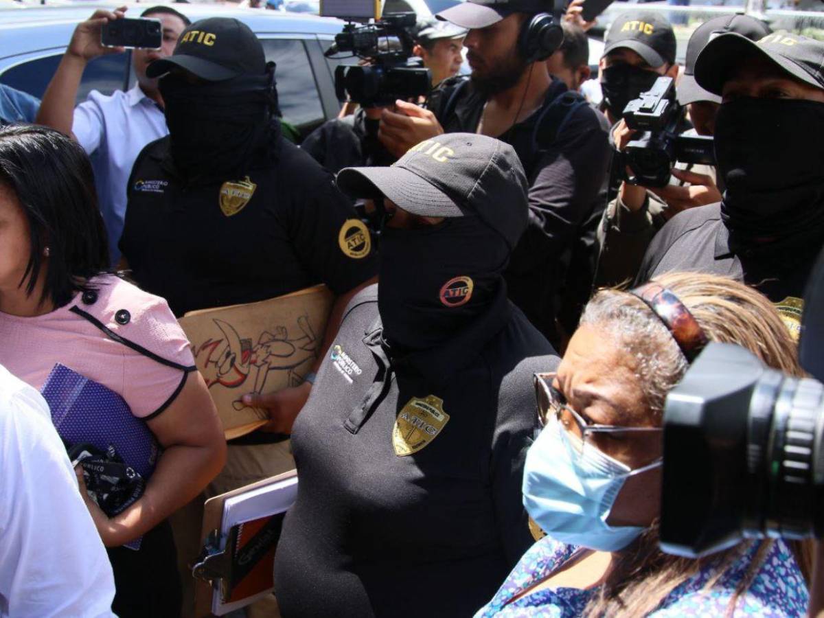 ¿De qué delitos acusan a Cossette López, Ana Paola Hall y Marlon Ochoa, según el MP?