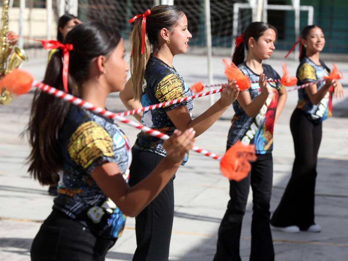Con pasos que cautivan, las palillonas del Alfonso Guillén Zelaya se alistan para el 15 de septiembre