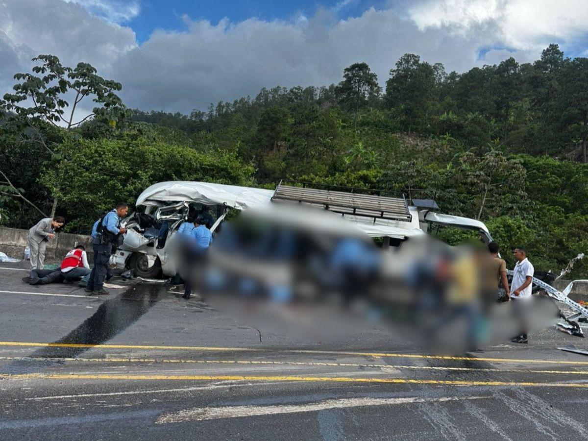 Venían de recoger uniformes: lo que se sabe del accidente de bus de policías que dejó varios muertos