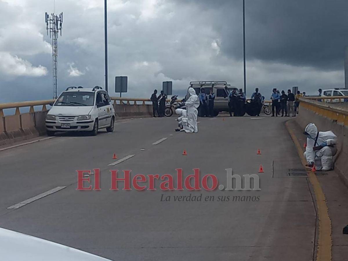 Momento en que la DPI identificaba la evidencia.