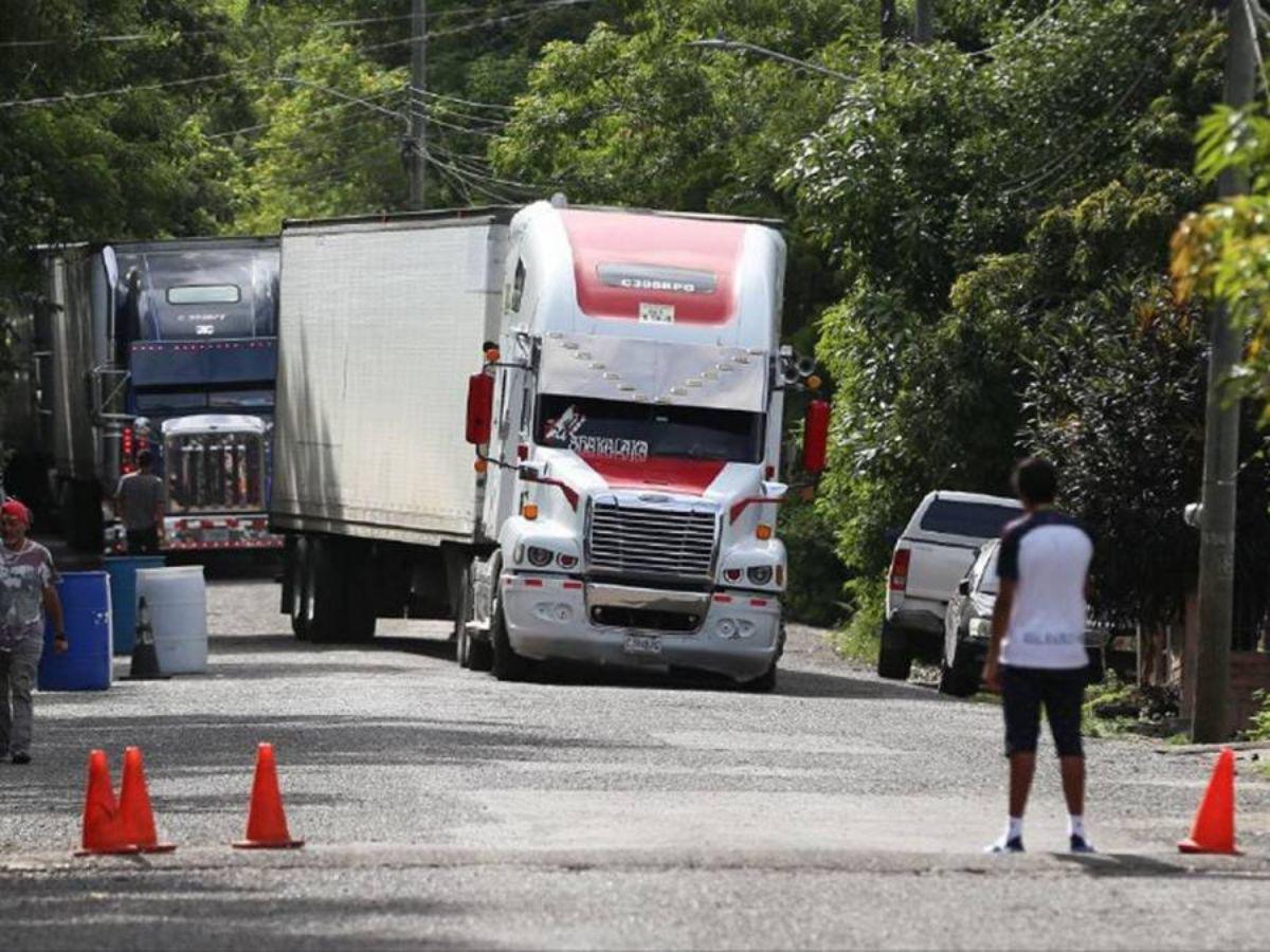 Transportistas hondureños amenazan con tomarse fronteras por visa de Costa Rica