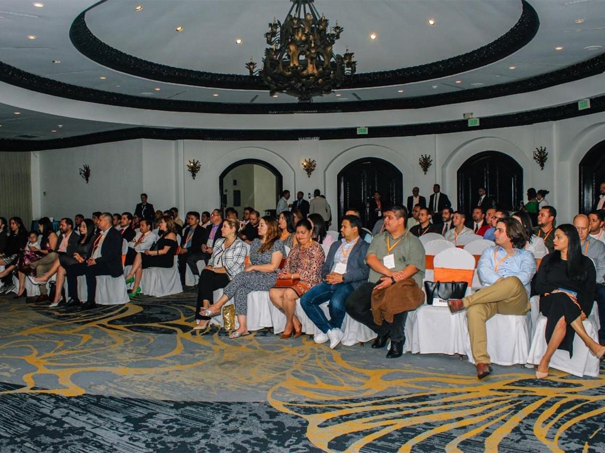 <i>A la firma del convenio asistieron representantes de Google, la empresa estatal de telecomunicaciones, así como invitados especiales y medios de comunicación. </i>