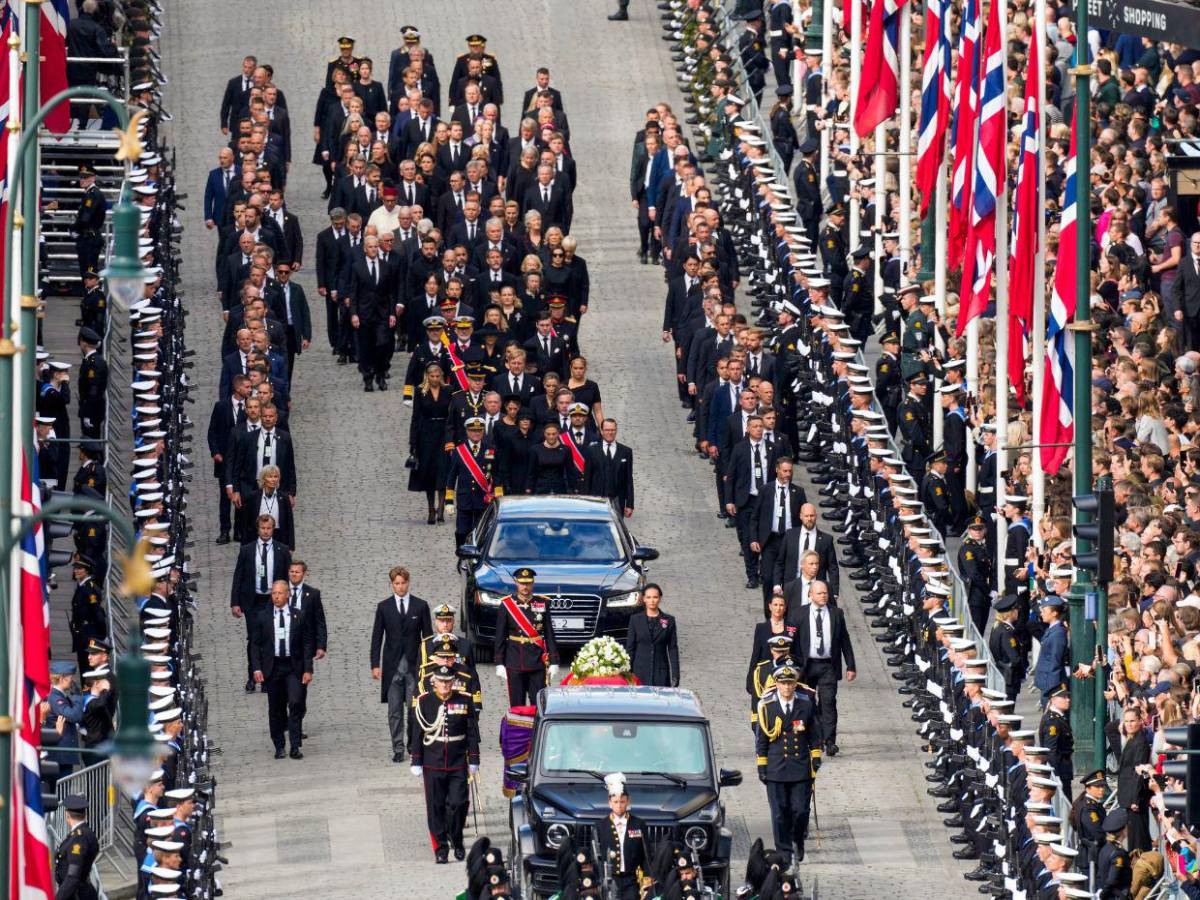 Noruega da último adiós al rey Harald V y bienvenida al nuevo monarca Haakon VIII