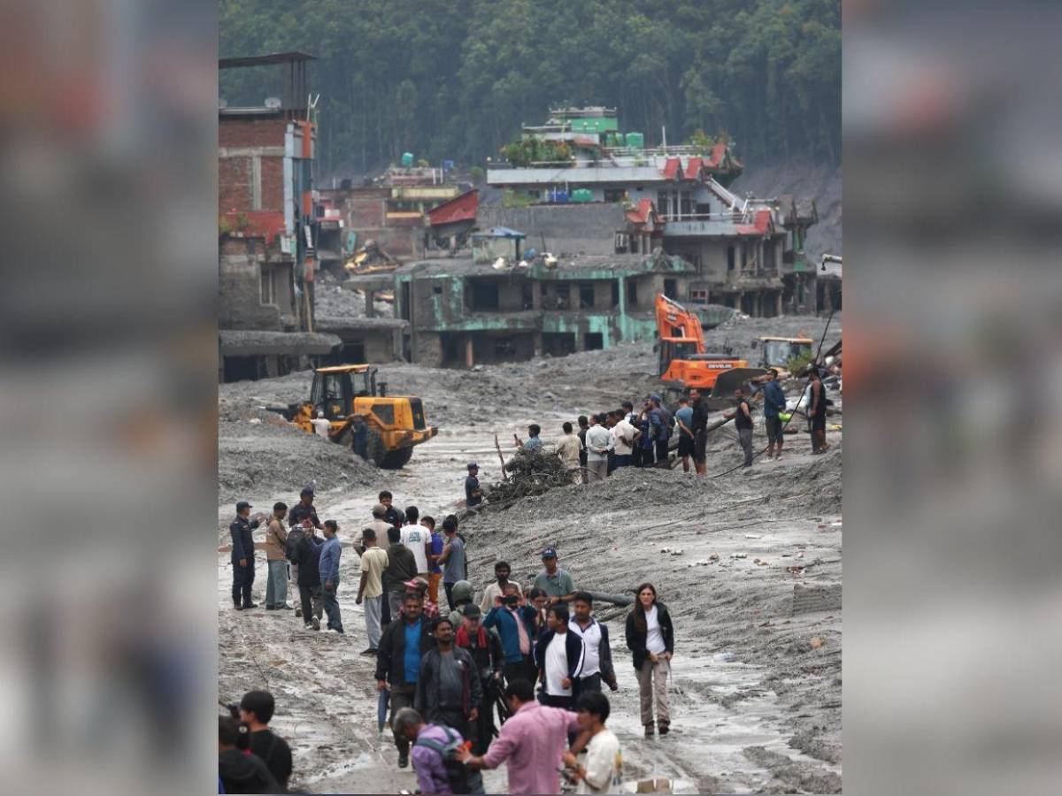 Riada en Nepal suma 682 muertos y casi 3,000 desaparecidos
