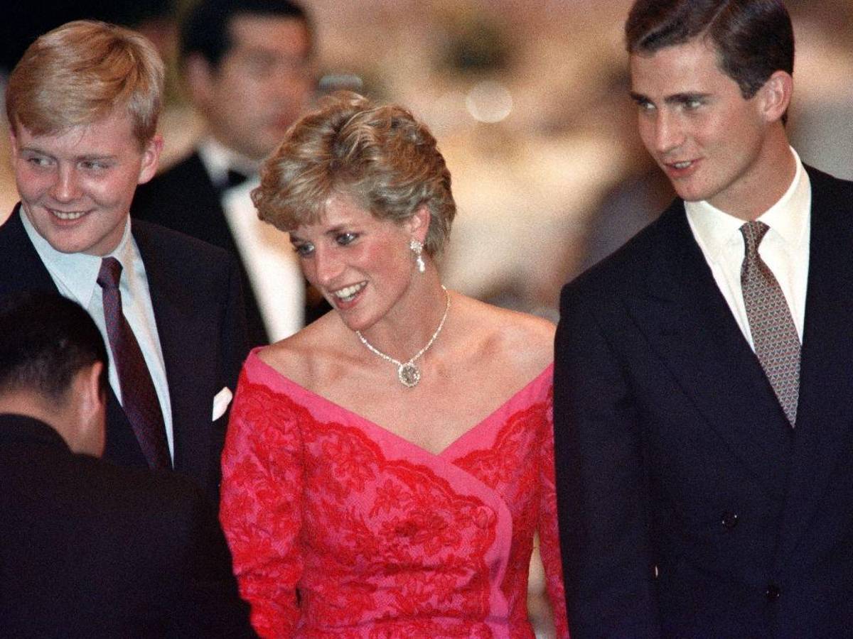 BBC indemniza a exsecretario de Lady Di por entrevista de 1995