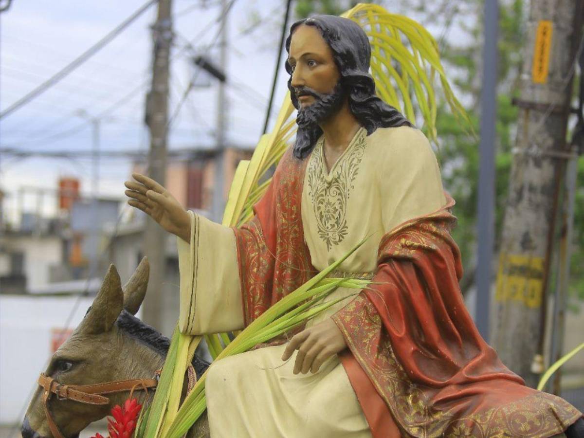 Domingo de Ramos llena de fe y tradición las calles del norte de Honduras
