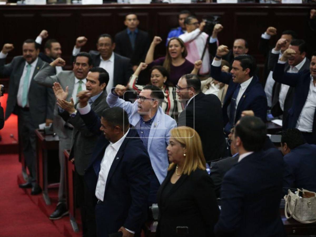 Congreso presidido por Zambrano: más sesiones en dos meses que en la era Redondo