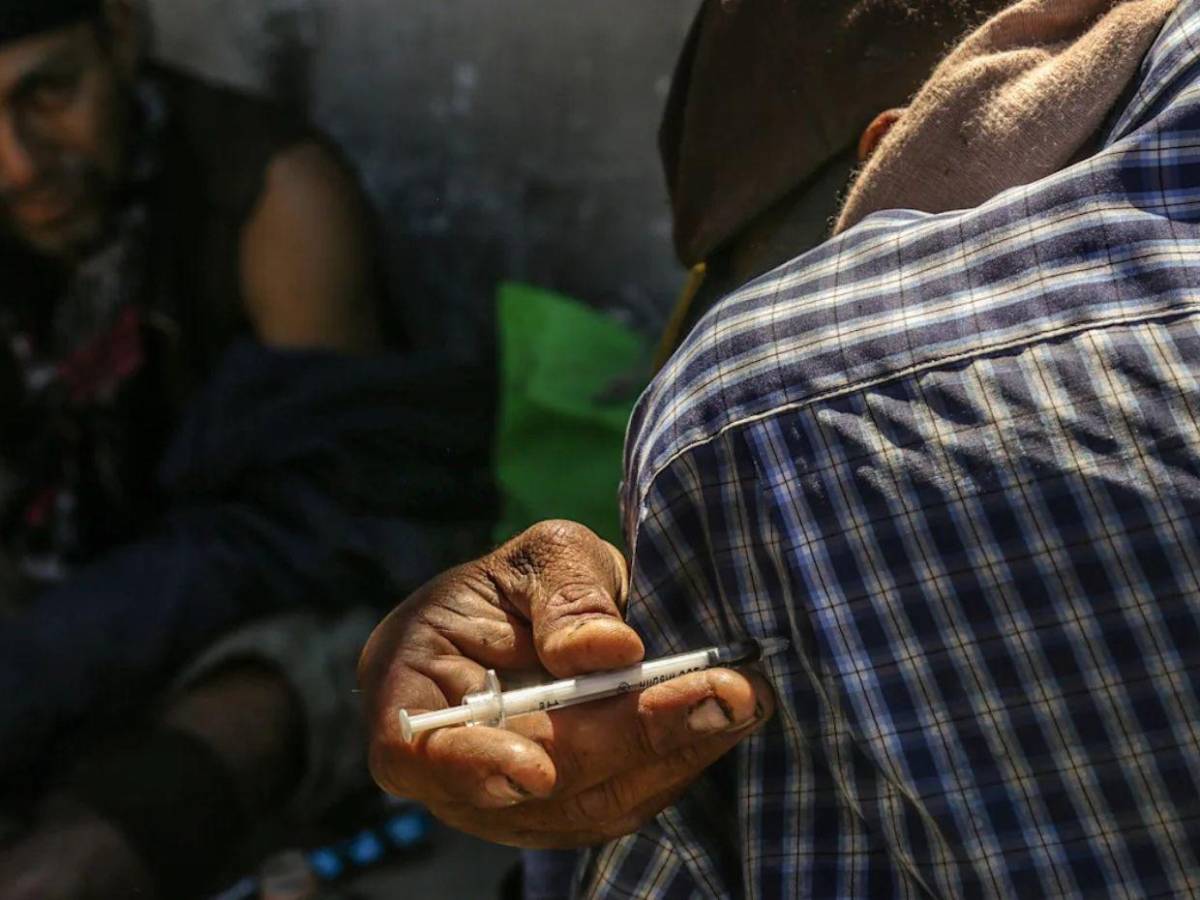 Cae red que enviaba mortal opioide desde China para fabricar pastillas en EE UU