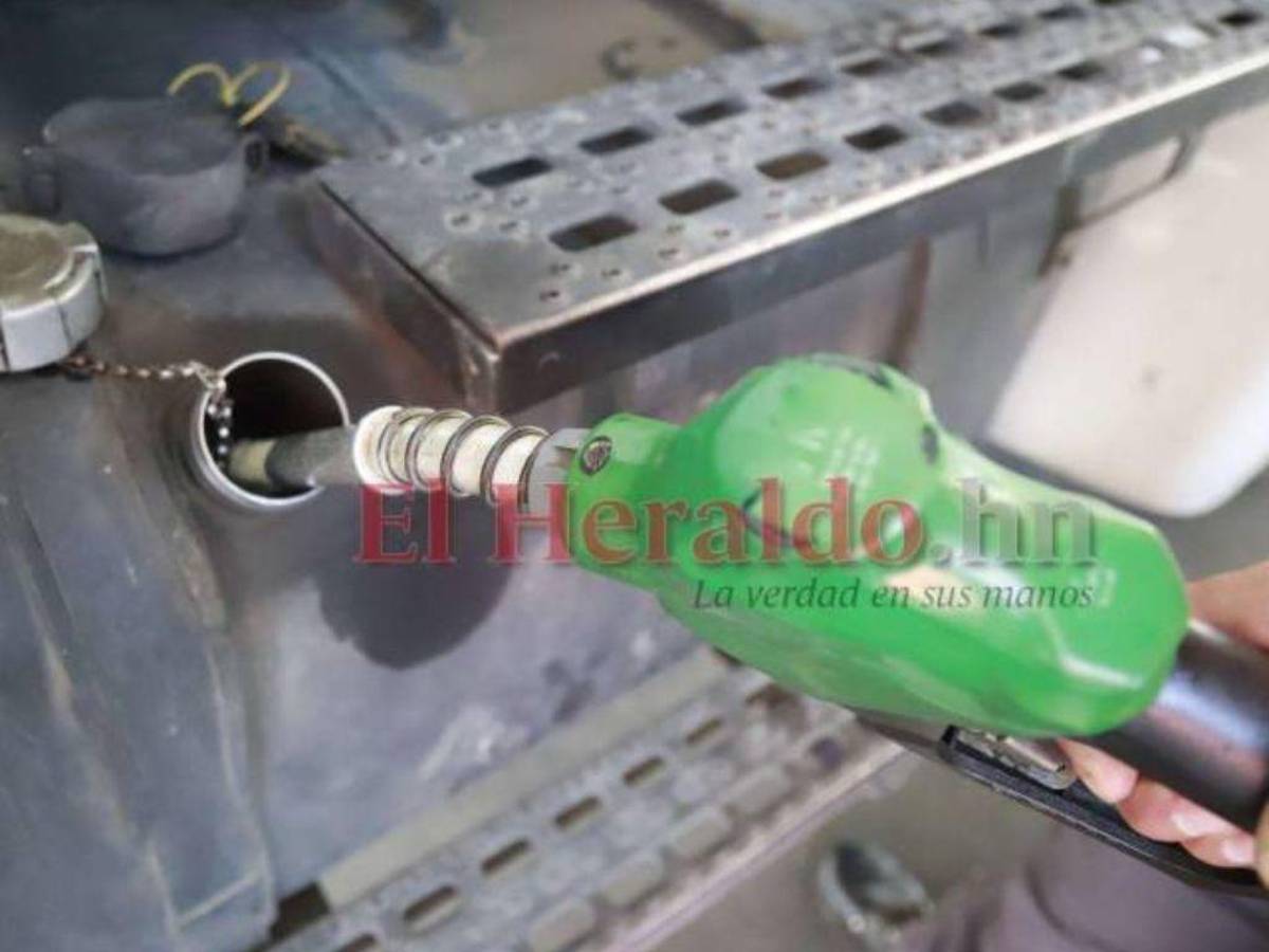 Gasolinas bajarán entre L 5.75 y L 4.79 este lunes en Honduras