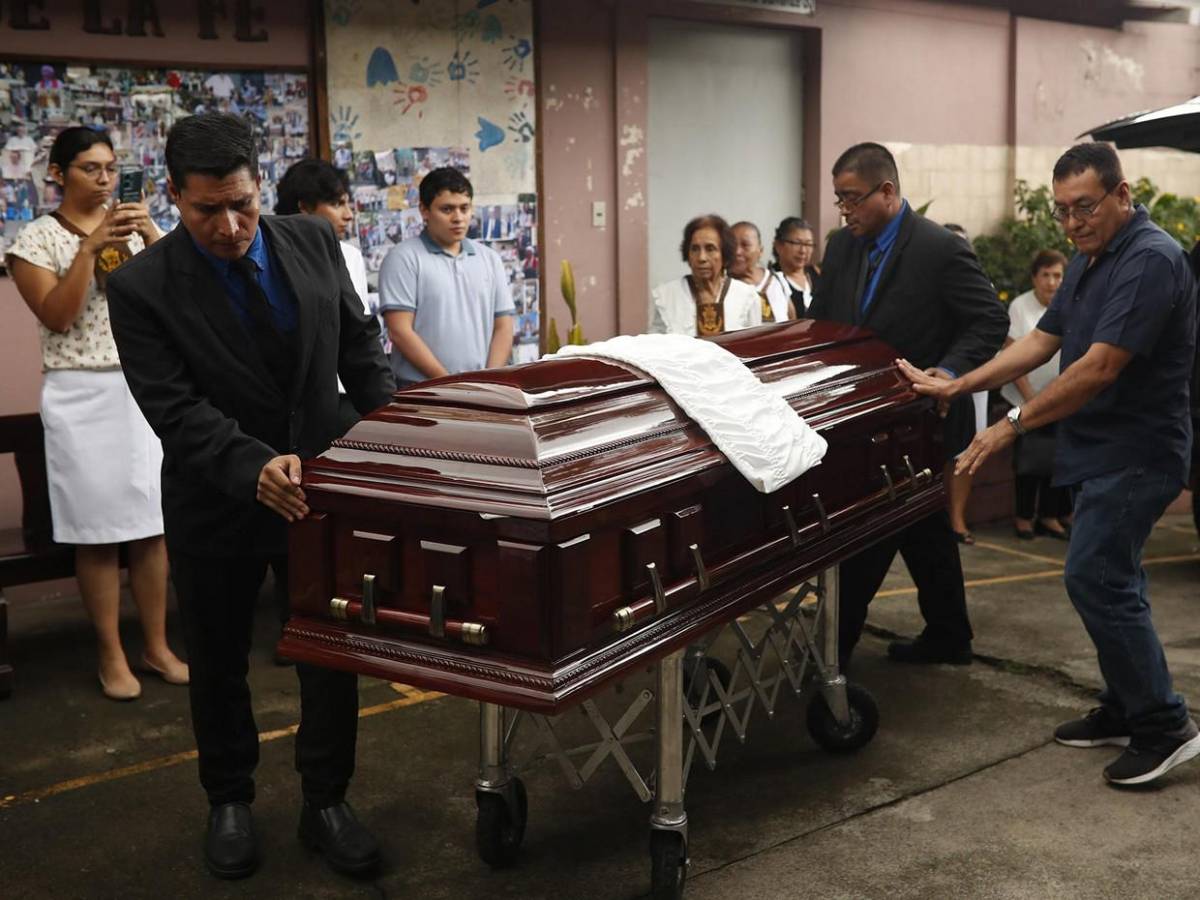 El último adiós al padre José María Chema Tojeira en El Salvador