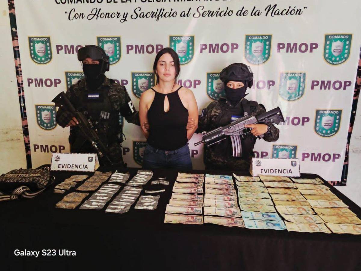 Capturan en SPS a La Chela con 67 envoltorios de supuesta droga y dinero en efectivo