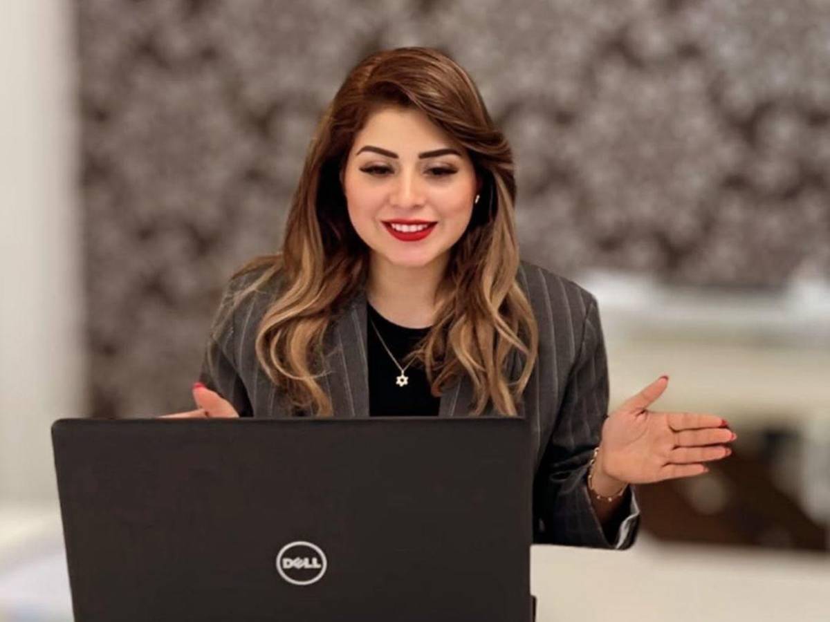 ¿Quién es Suyen Muñoz, la mujer a la que besó Luis Redondo en el Congreso?