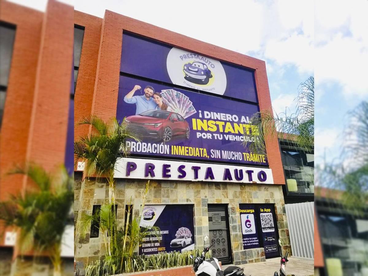 <i>Obtén dinero al instante por tu vehículo con Presta Auto.</i>