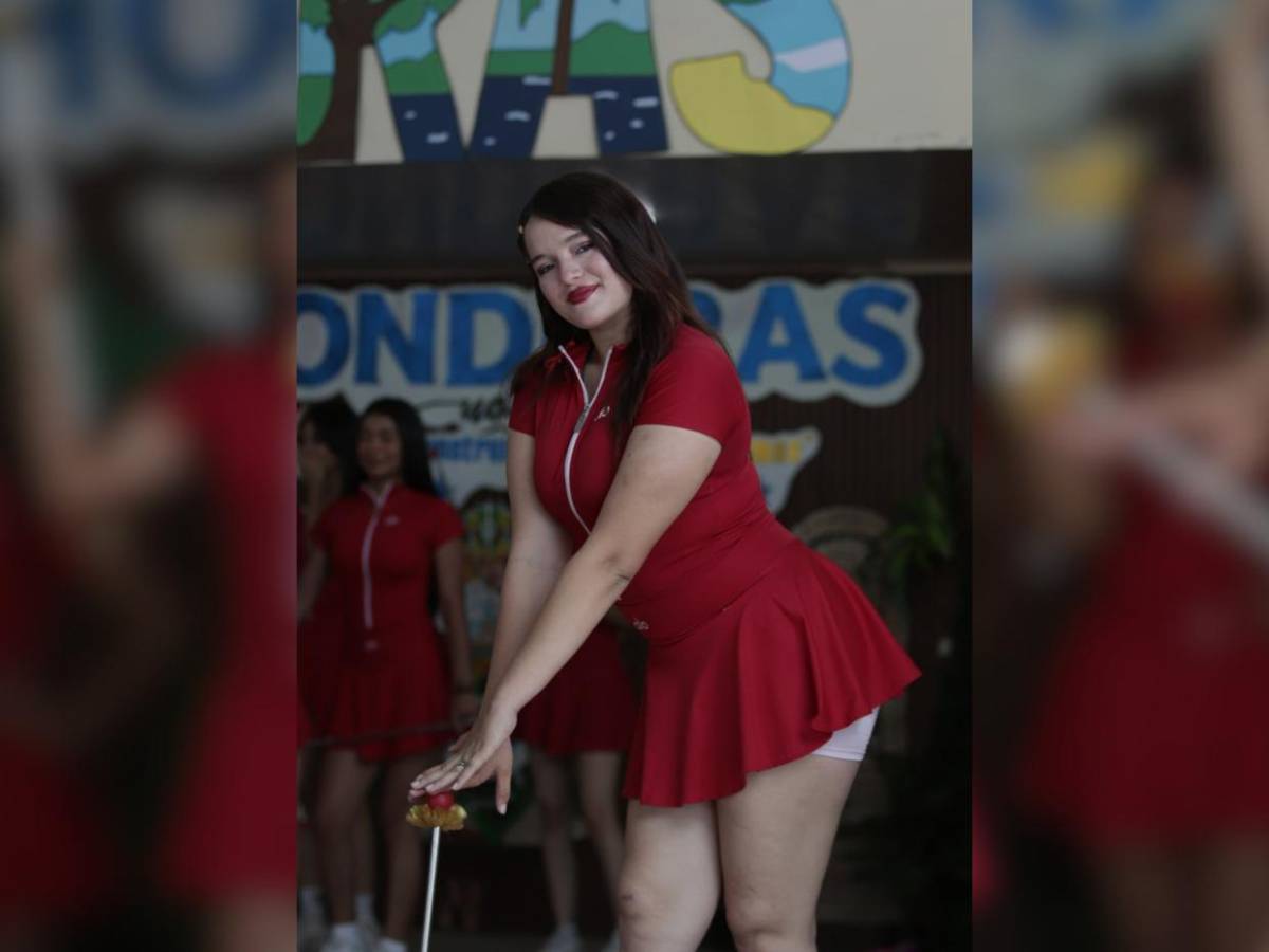 Palillonas del Instituto Monterrey se preparan para abrir con color y elegancia los desfiles patrios