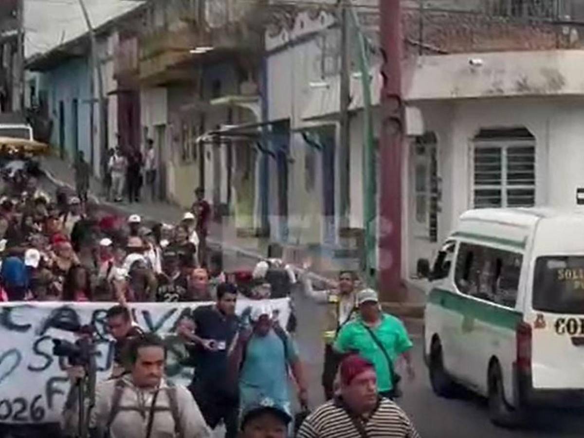 Unos 800 migrantes salen en caravana desde el sur de México hacia la capital