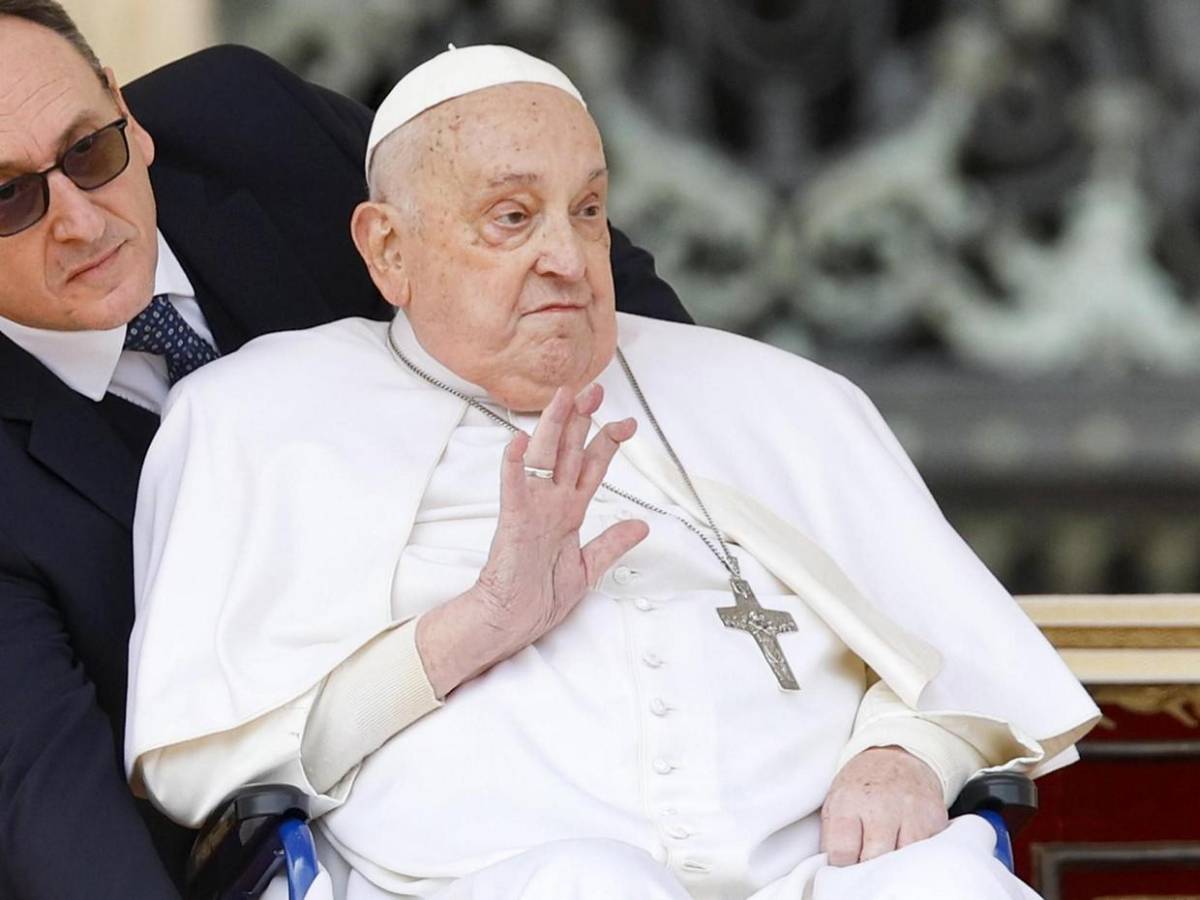 Sin oxígeno y deseando una feliz Semana Santa reaparece el papa Francisco Sin oxígeno y deseando una feliz Semana Santa reaparece el papa Francisco