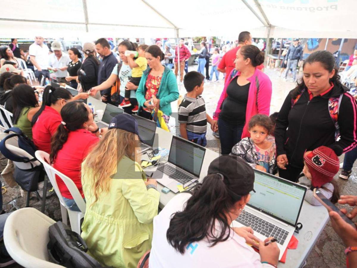 Reparten bono climático en Santa Lucía y pobladores desconocen el propósito
