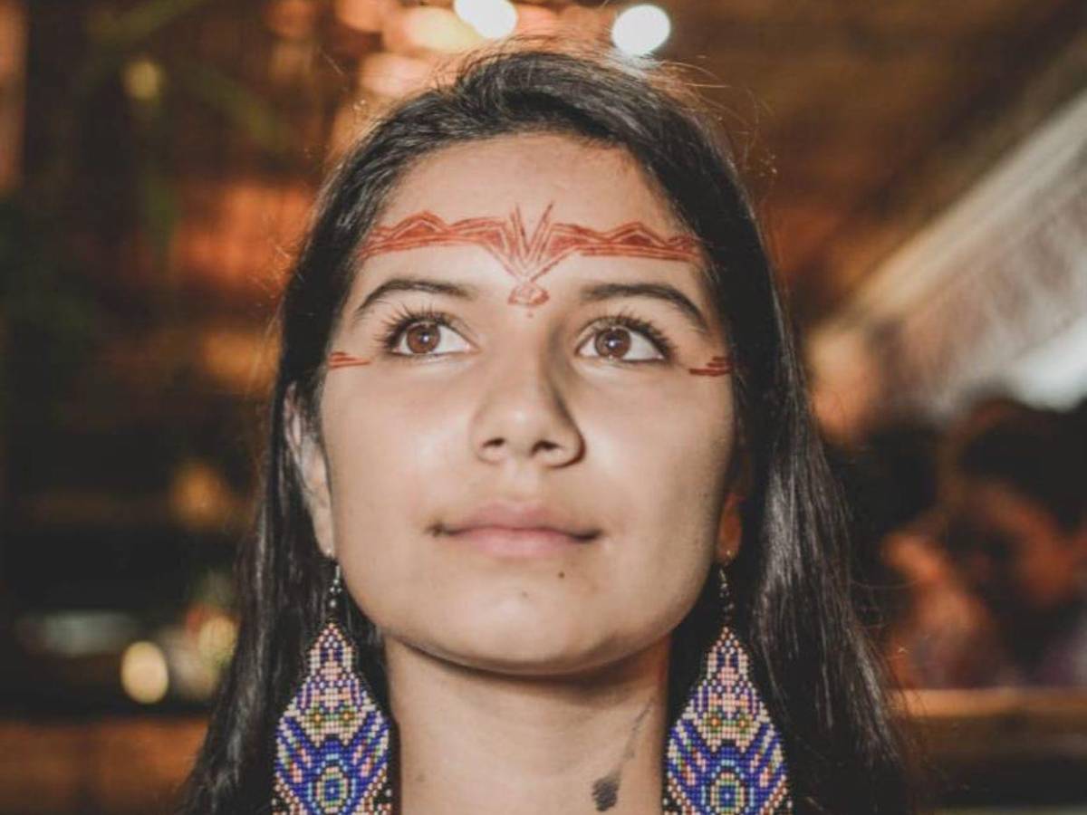 ¿Quién es Helena Gualinga, la activista ecuatoriana que conquistó a Shawn Mendes?