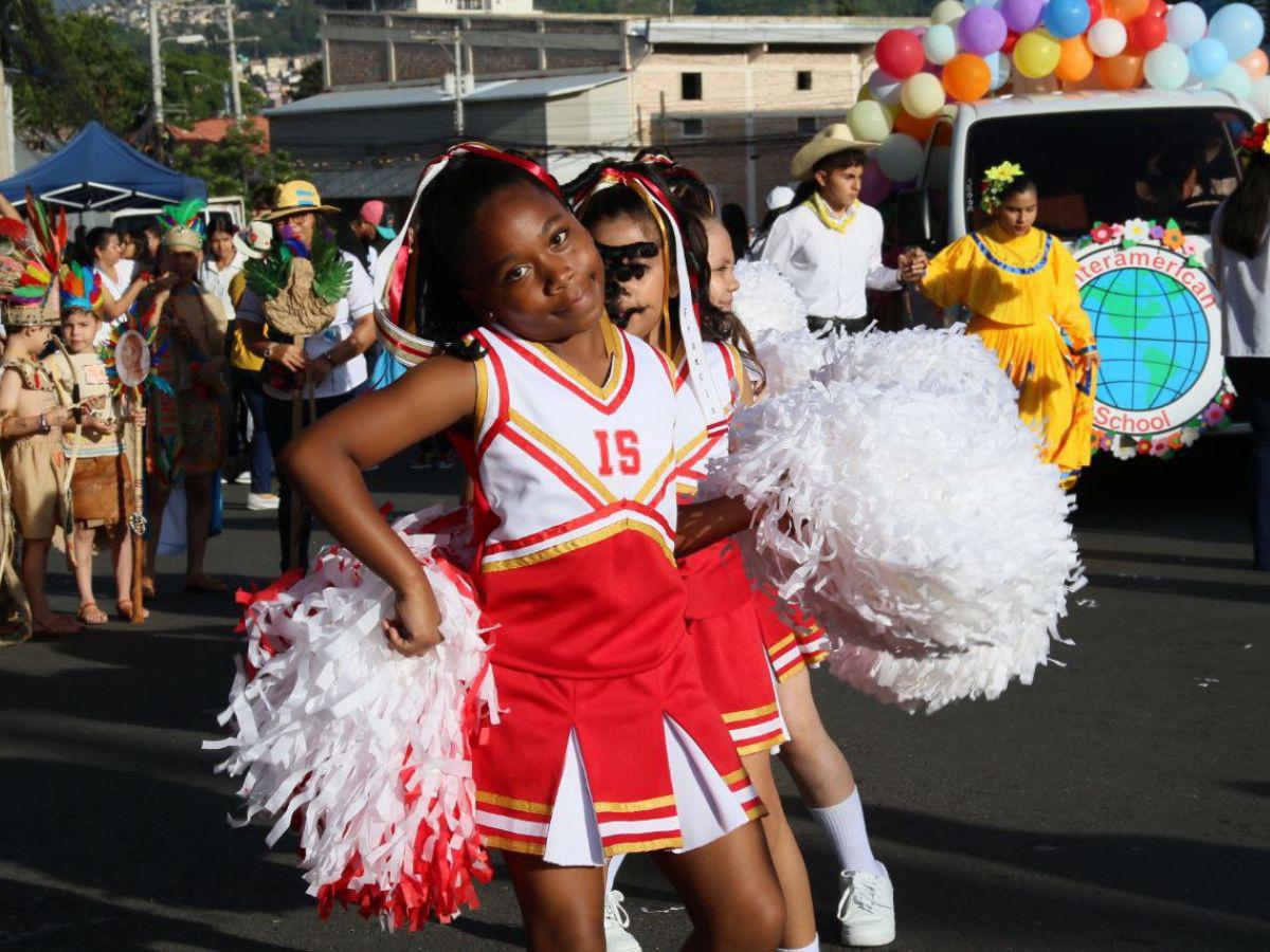 Palillonas y pomponeras: las pequeñas protagonistas en los 204 años de independencia