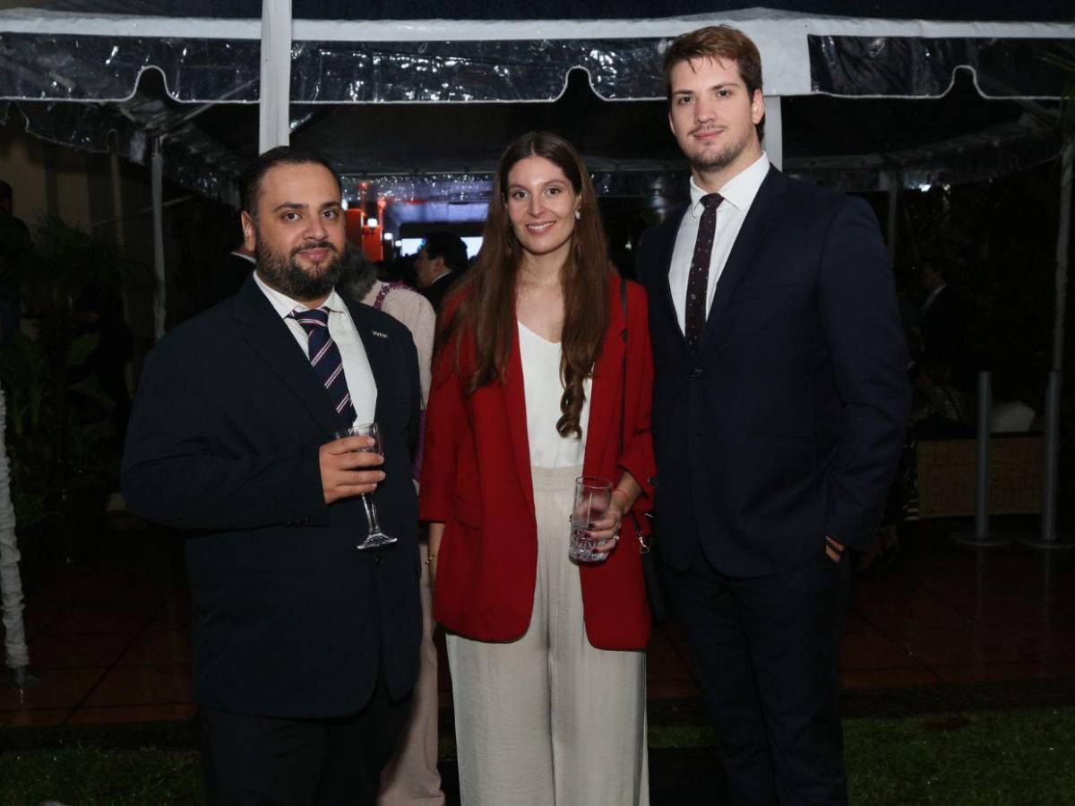 Brindan por la Fiesta Nacional de España en fina recepción en Honduras