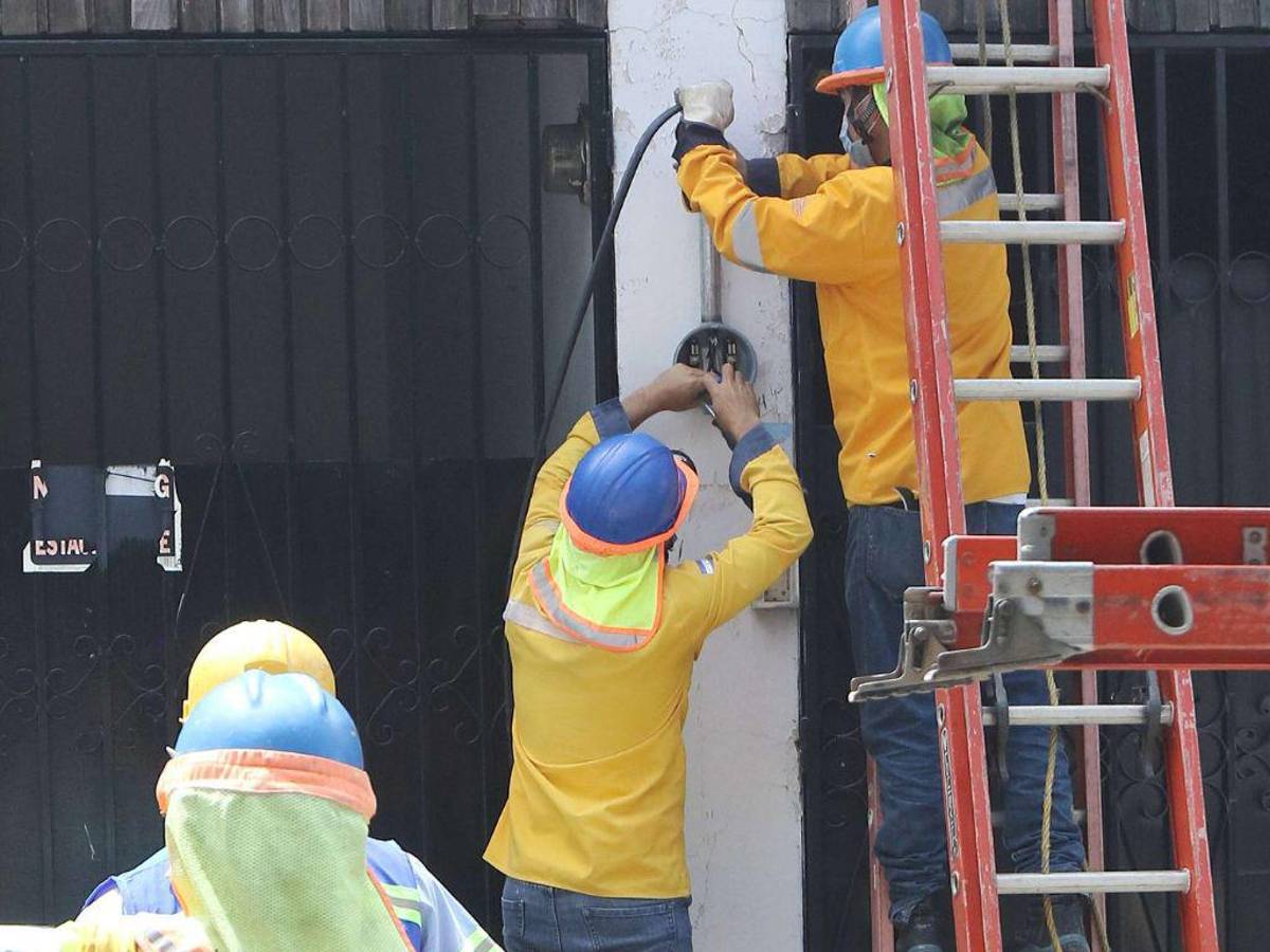 Casi 5,000 personas estarán Honduras: detrás del programa para rescatar la ENEE