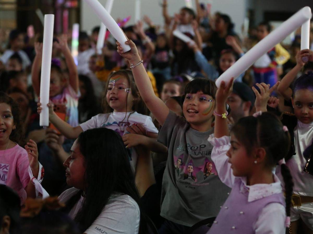 Entre trenzas moradas y moñitos: Así fue el show de las Guerreras K-Pop en Tegucigalpa
