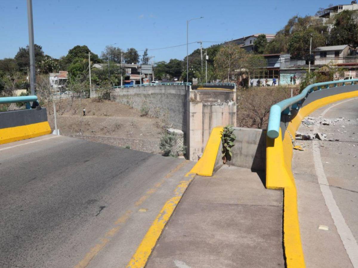 Así avanza la demolición de la rampa del puente Juan Manuel Gálvez tras colapsar