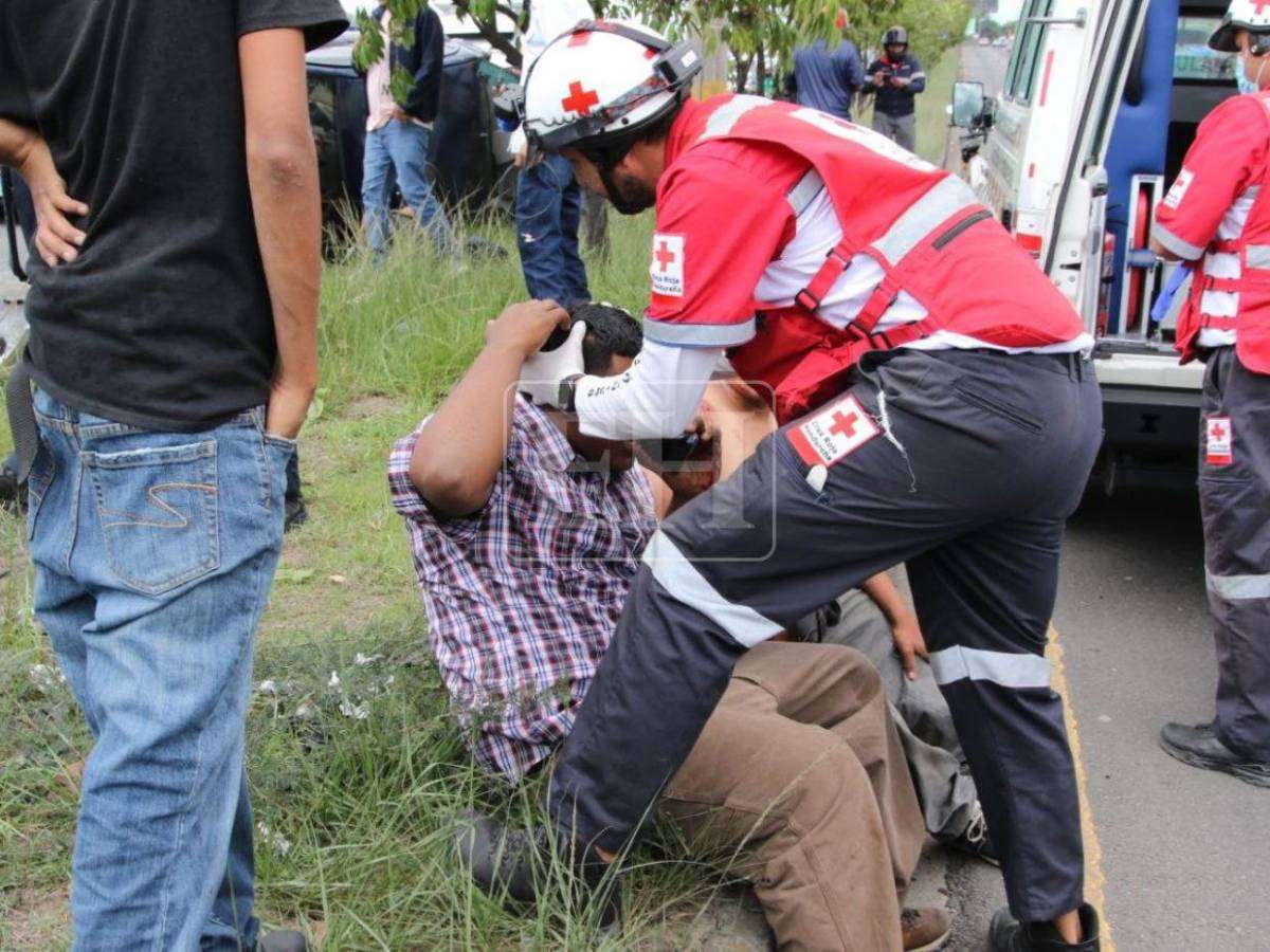 EN FOTOS: Varios heridos, vehículos destruidos y una cisterna volcada deja fuerte accidente en el anillo periférico