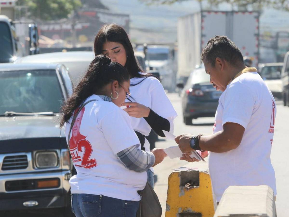 Afiches, banderas y pancartas evidencian inicio de propaganda para elecciones primarias