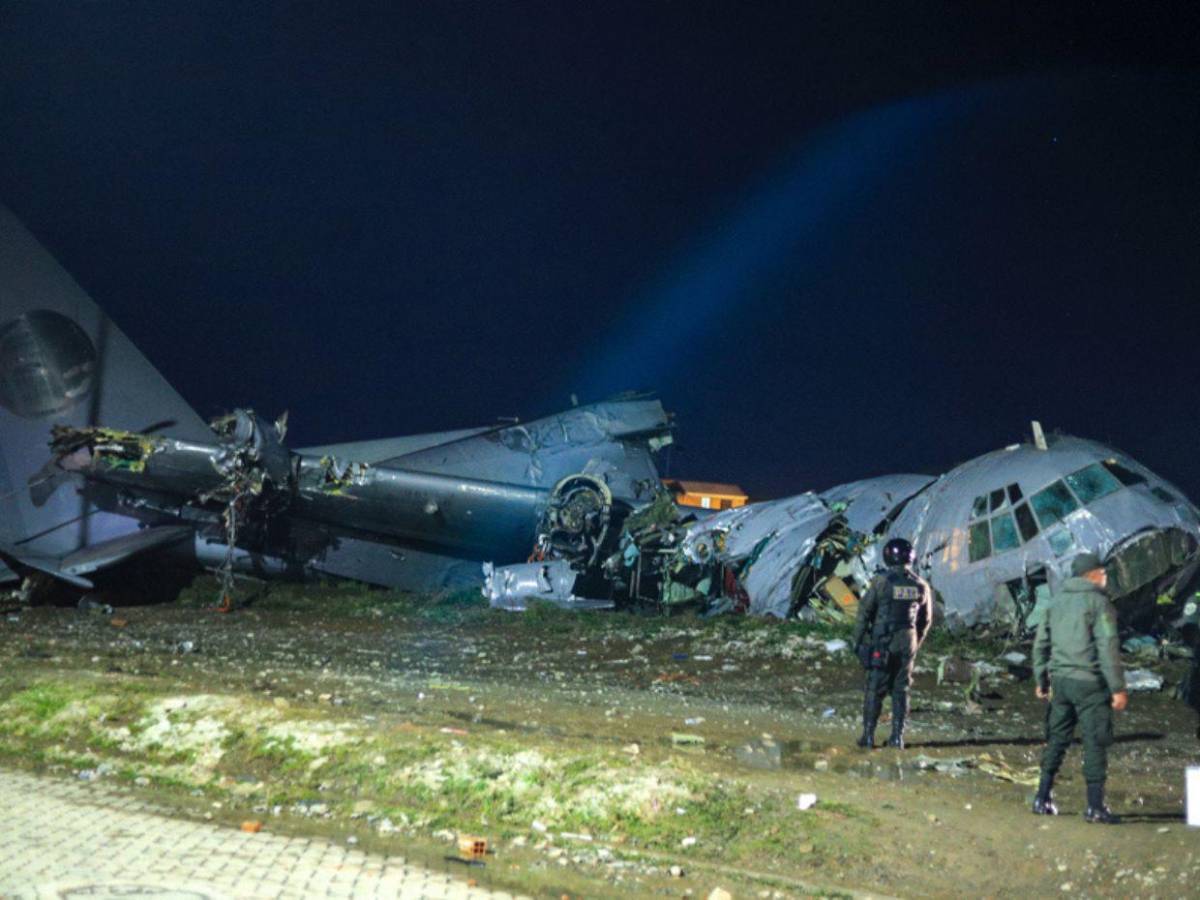 “Perdí a mi papá, mi esposa y a mi bebé”: despiden a 22 víctimas de accidente aéreo en Bolivia